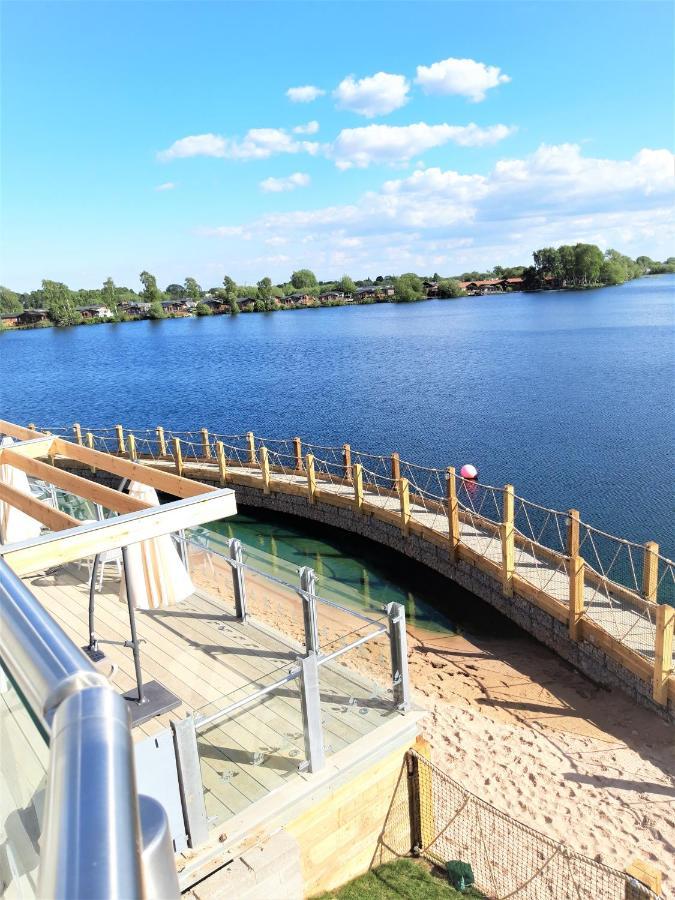 Luxury 2019 8 Berth Caravan With Hot Tub @ Tattershall Lakes Exterior foto