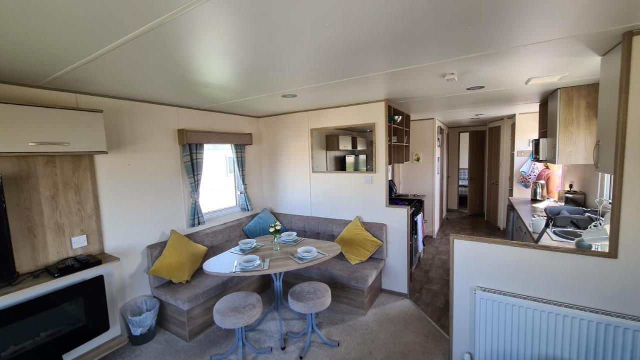 Luxury 2019 8 Berth Caravan With Hot Tub @ Tattershall Lakes Exterior foto