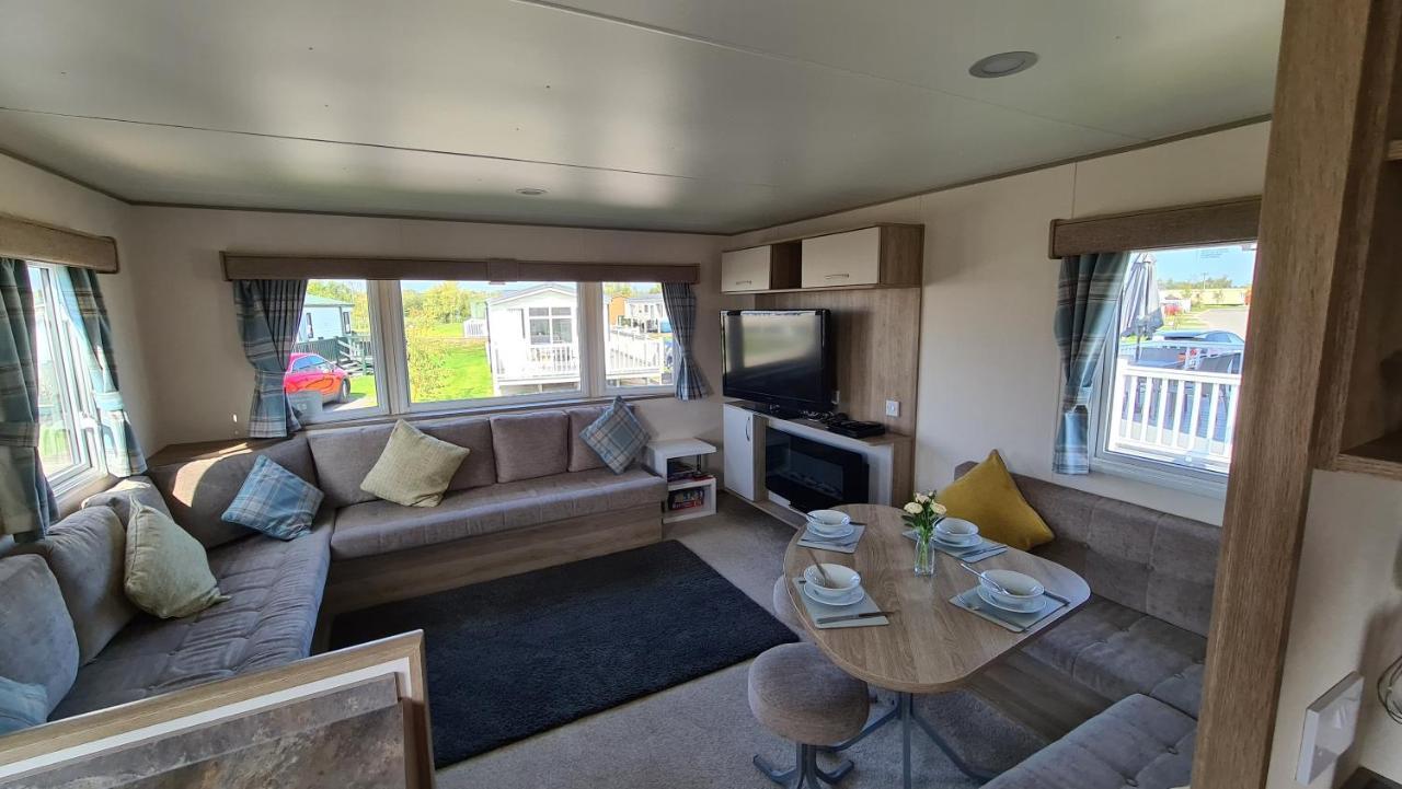Luxury 2019 8 Berth Caravan With Hot Tub @ Tattershall Lakes Exterior foto